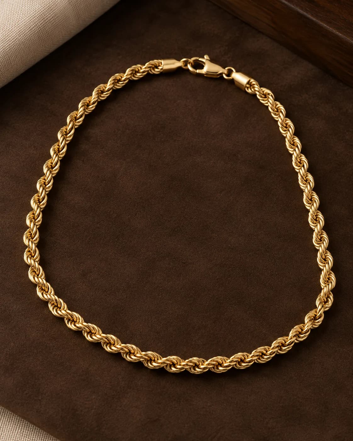 18ct Gold Rope Chain, 4mm back view showing chain and fastening