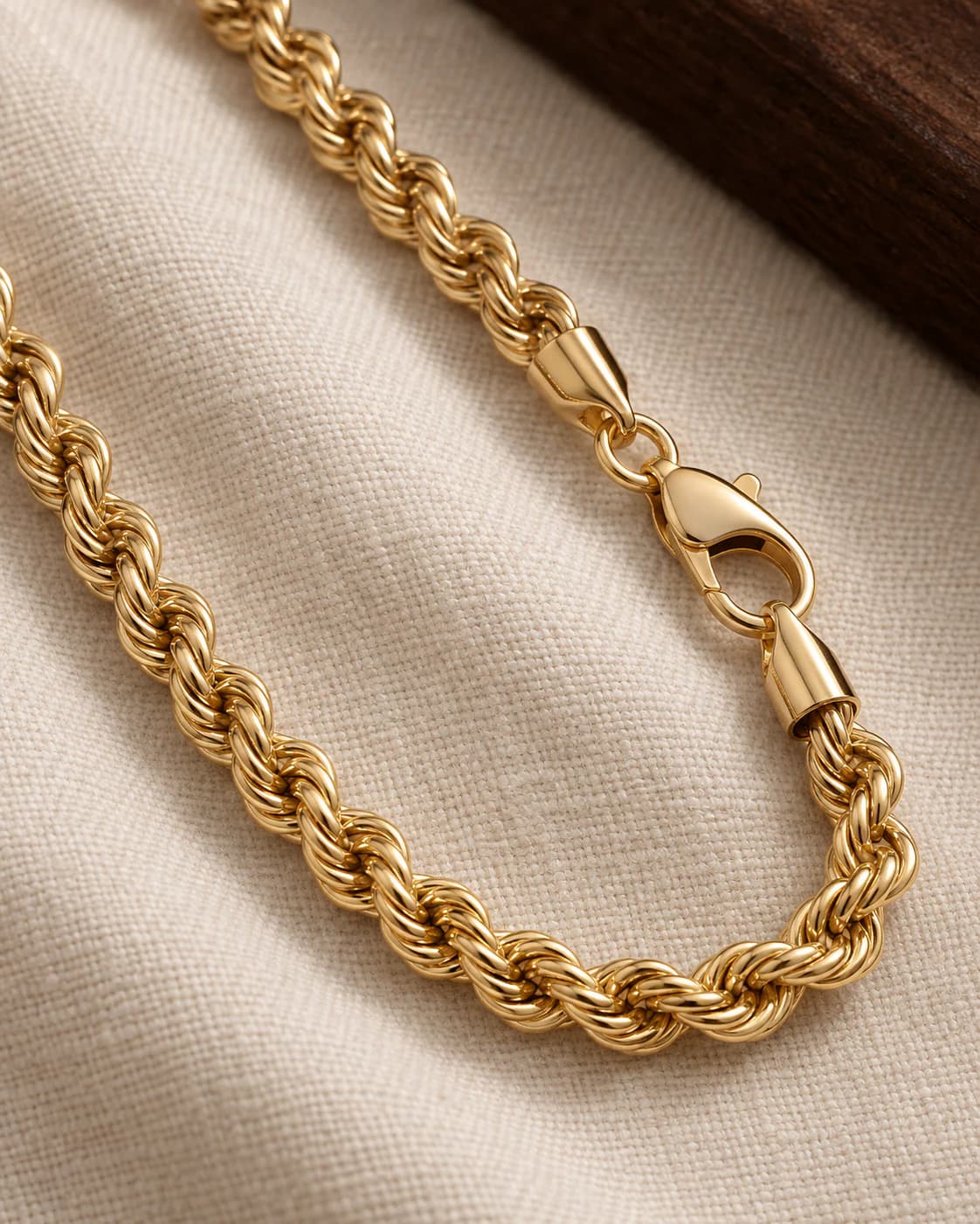 18ct Gold Rope Chain, 4mm clasp and hallmark detail