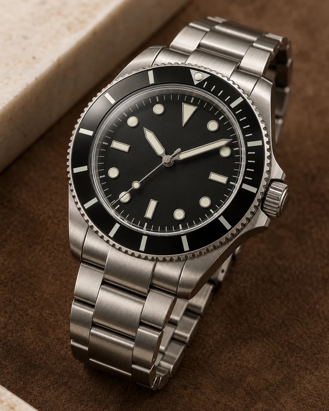 Atlas Diver 42mm dial and case detail