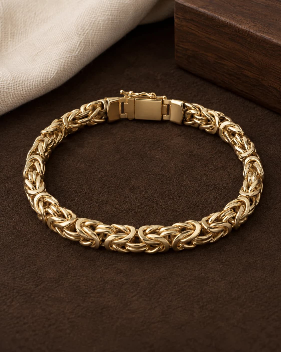 Byzantine Bracelet, 9ct back view showing chain and fastening