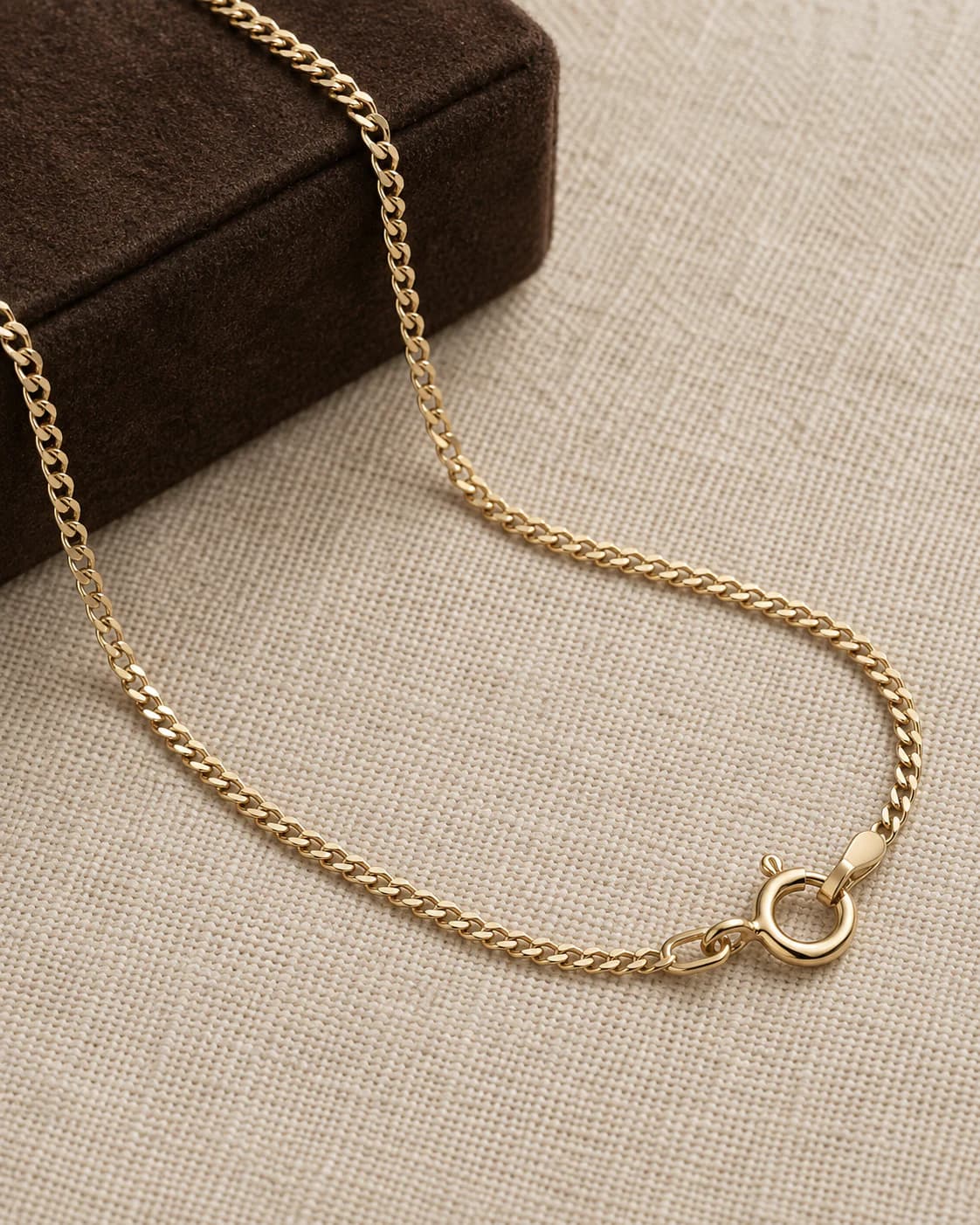 Fine Curb Chain, 9ct clasp and hallmark detail