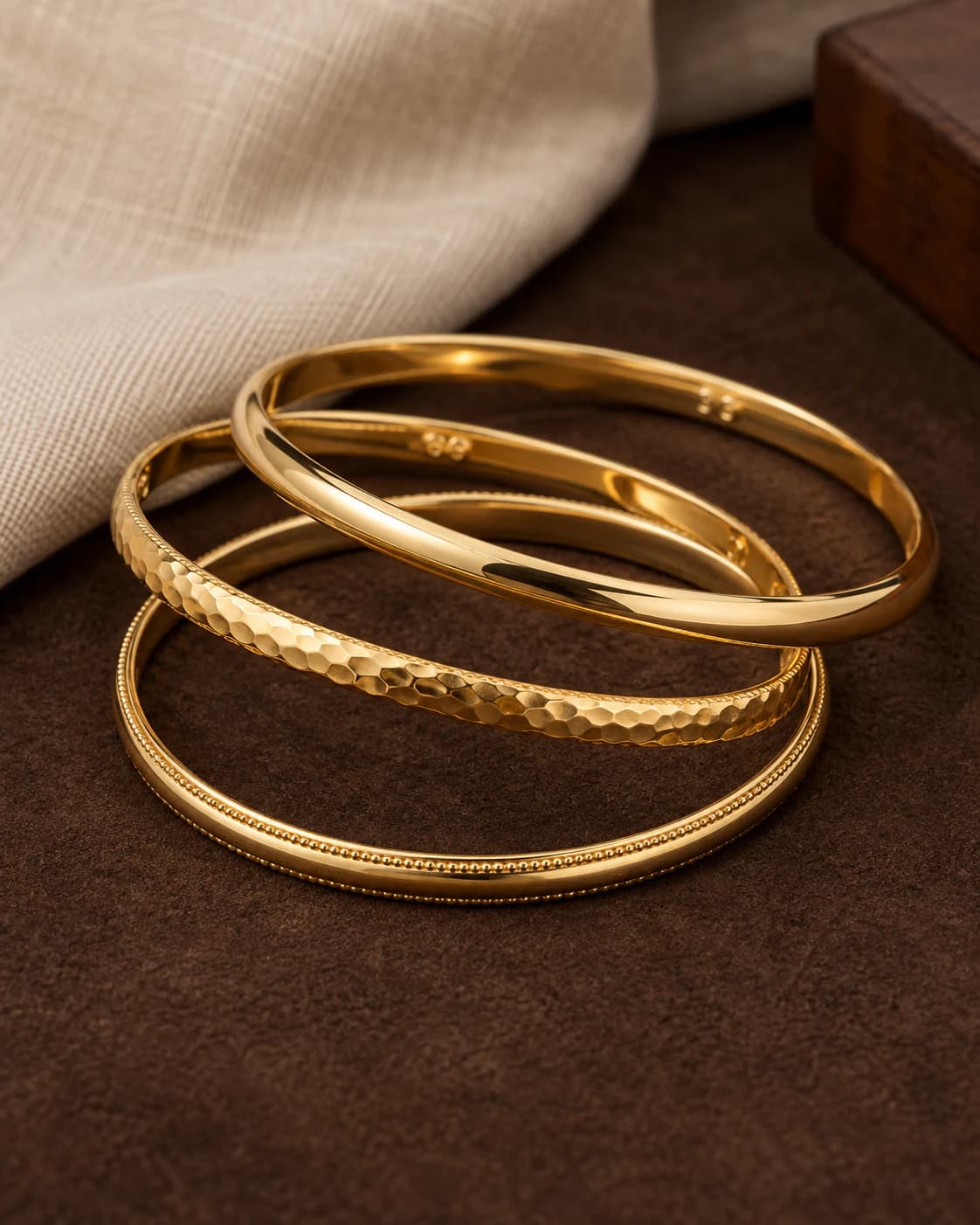 Heirloom Bangle Set, 9ct clasp and hallmark detail